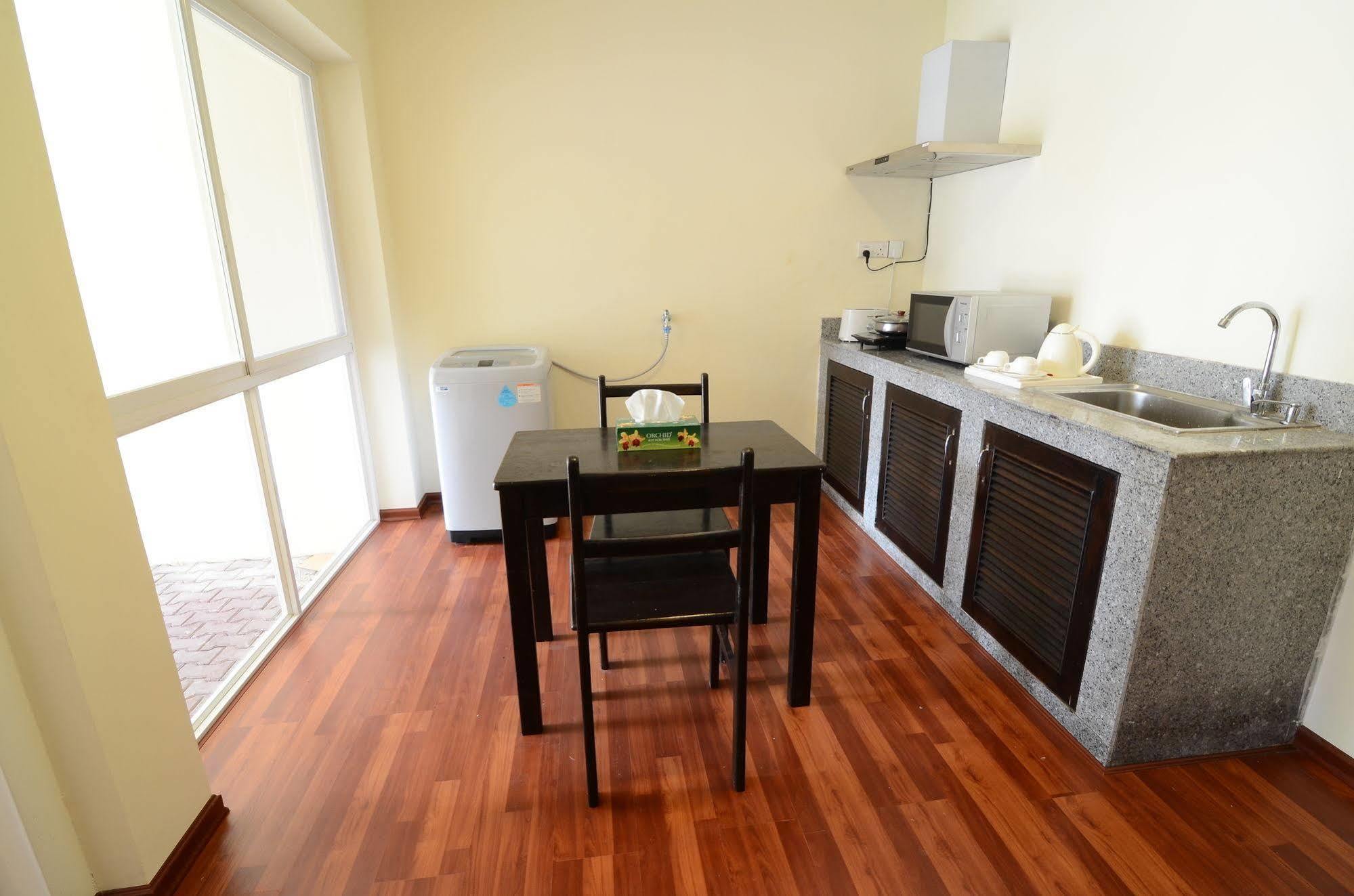 Vista Residence Yangon Luaran gambar